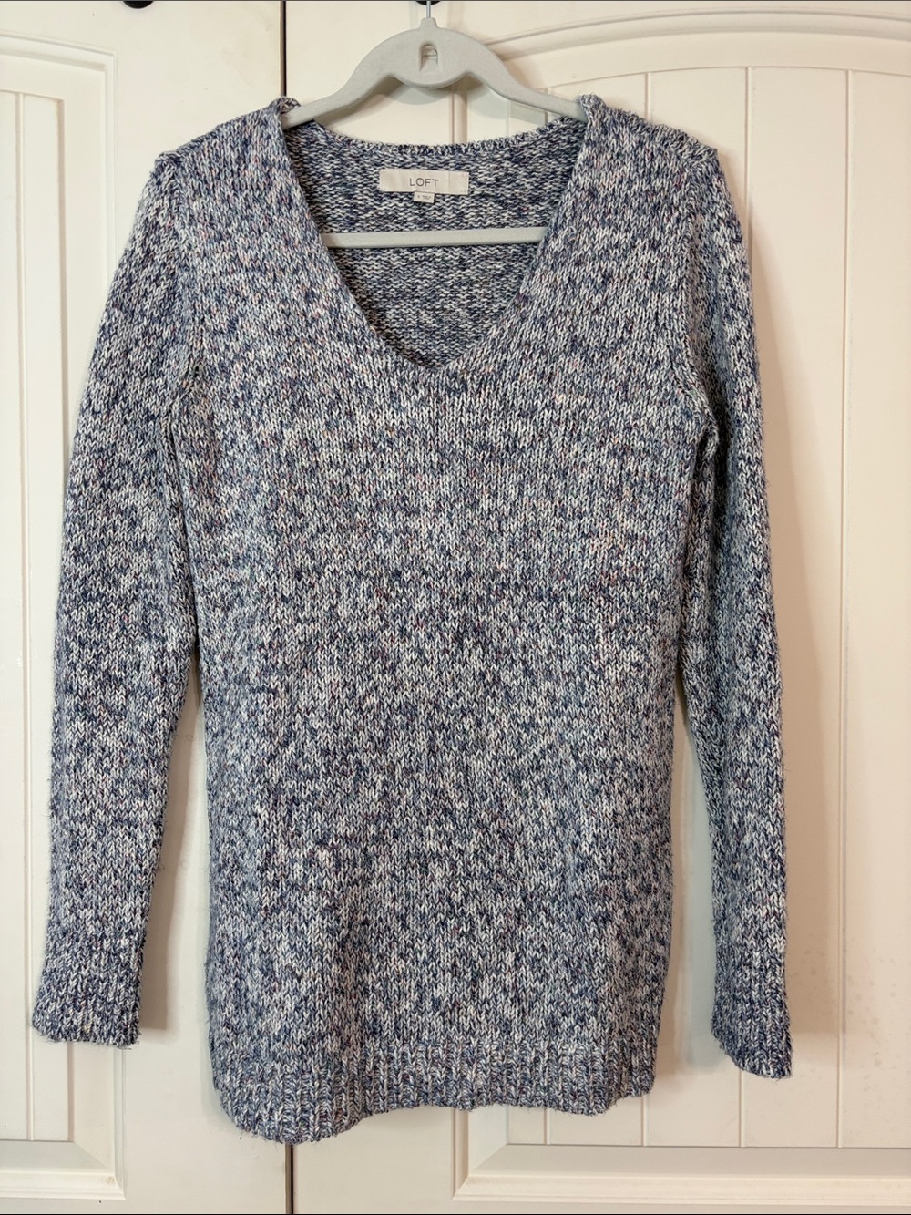 LOFT Multi Colored Navy & White V-Neck Sweater Heavy weighted Size S